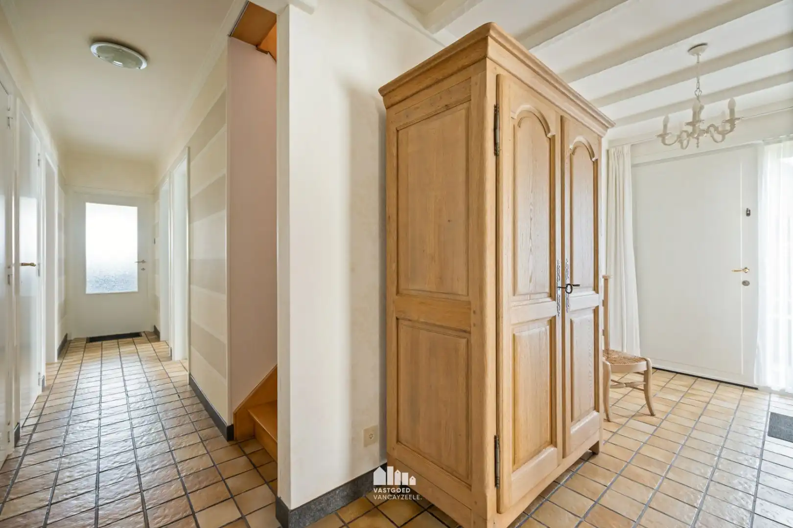 Instapklare villa met zonnige tuin op topligging in rustige wijk te Ieper    foto 18