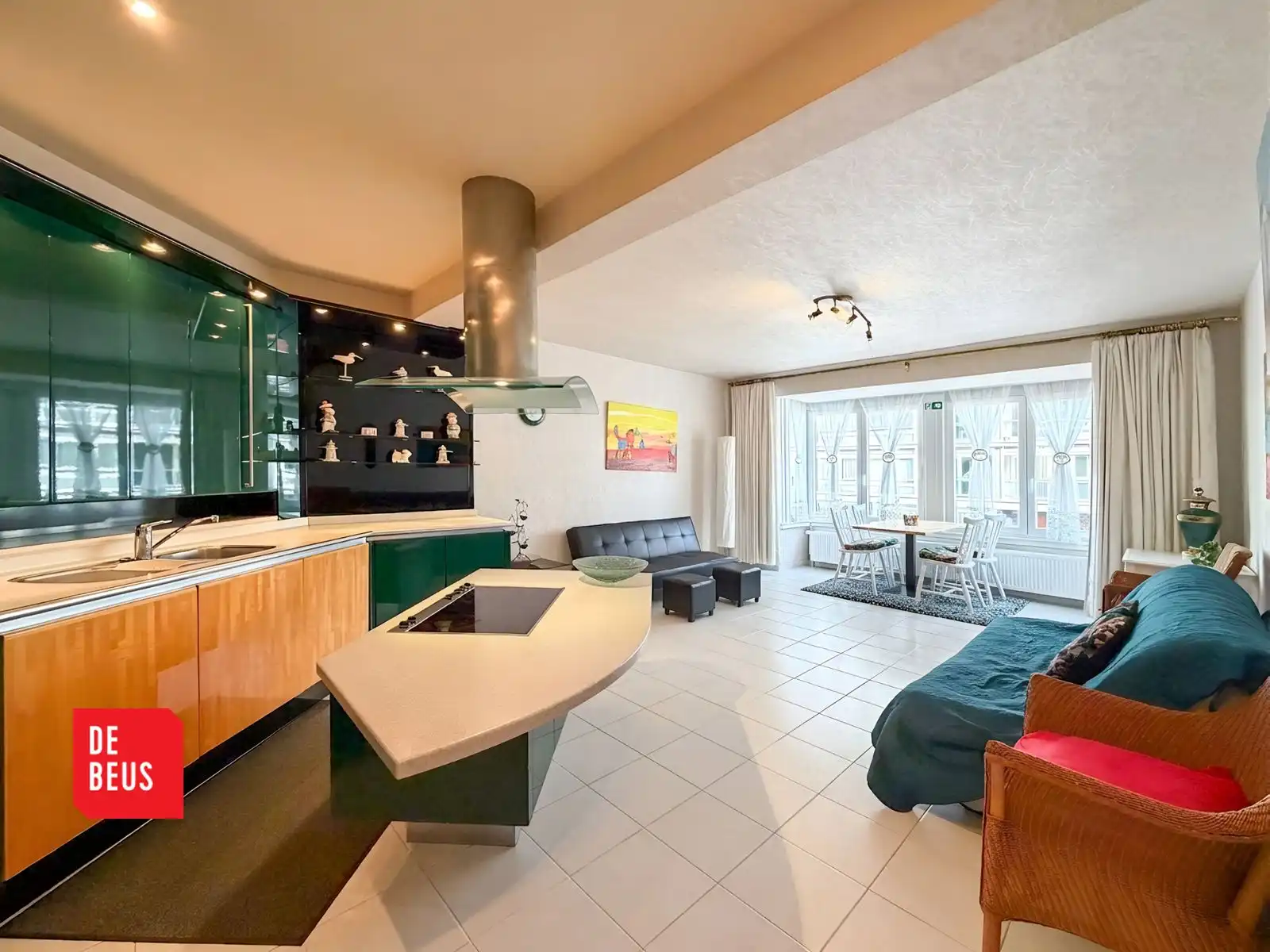 Charmant 1-slaapkamerappartement in kleinschalige residentie vlak bij strand foto {{pictureIndex}}