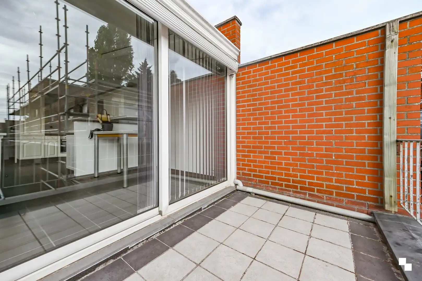 Ruime bel-etagewoning in hartje Izegem foto 12