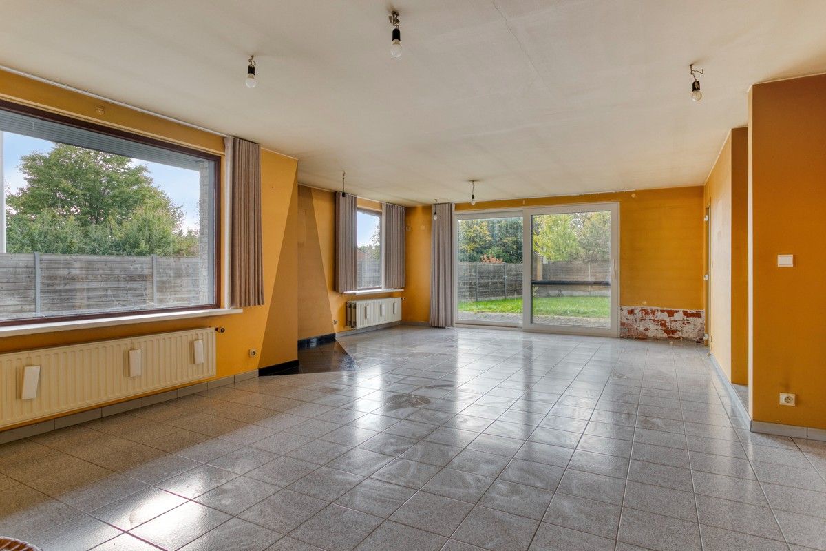 Ruime woning met praktijkruimte te Lendelede foto 4