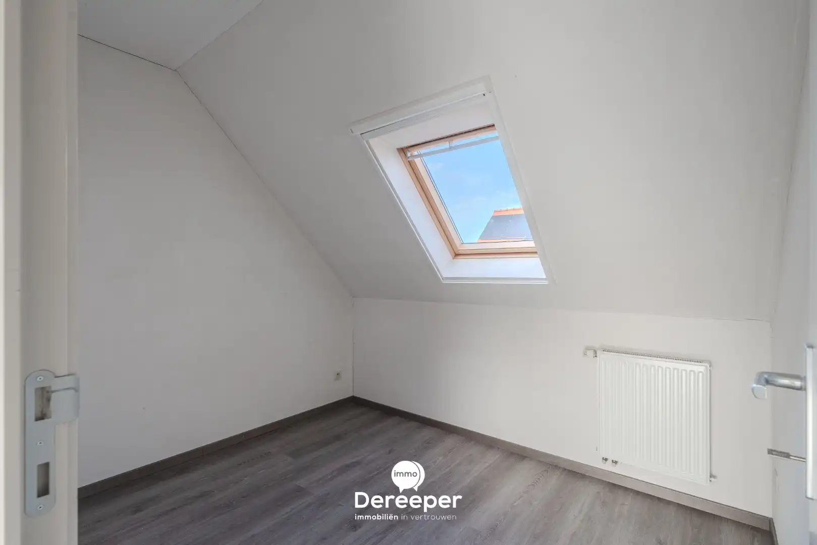 Modern en ruim duplexappartement met 3 slaapkamers in het centrum van Zerkegem foto 5