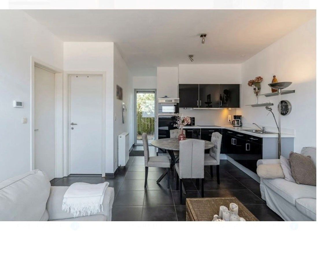 Knus gelijkvloers appartement met leuk zonneterras en tuintje foto 5