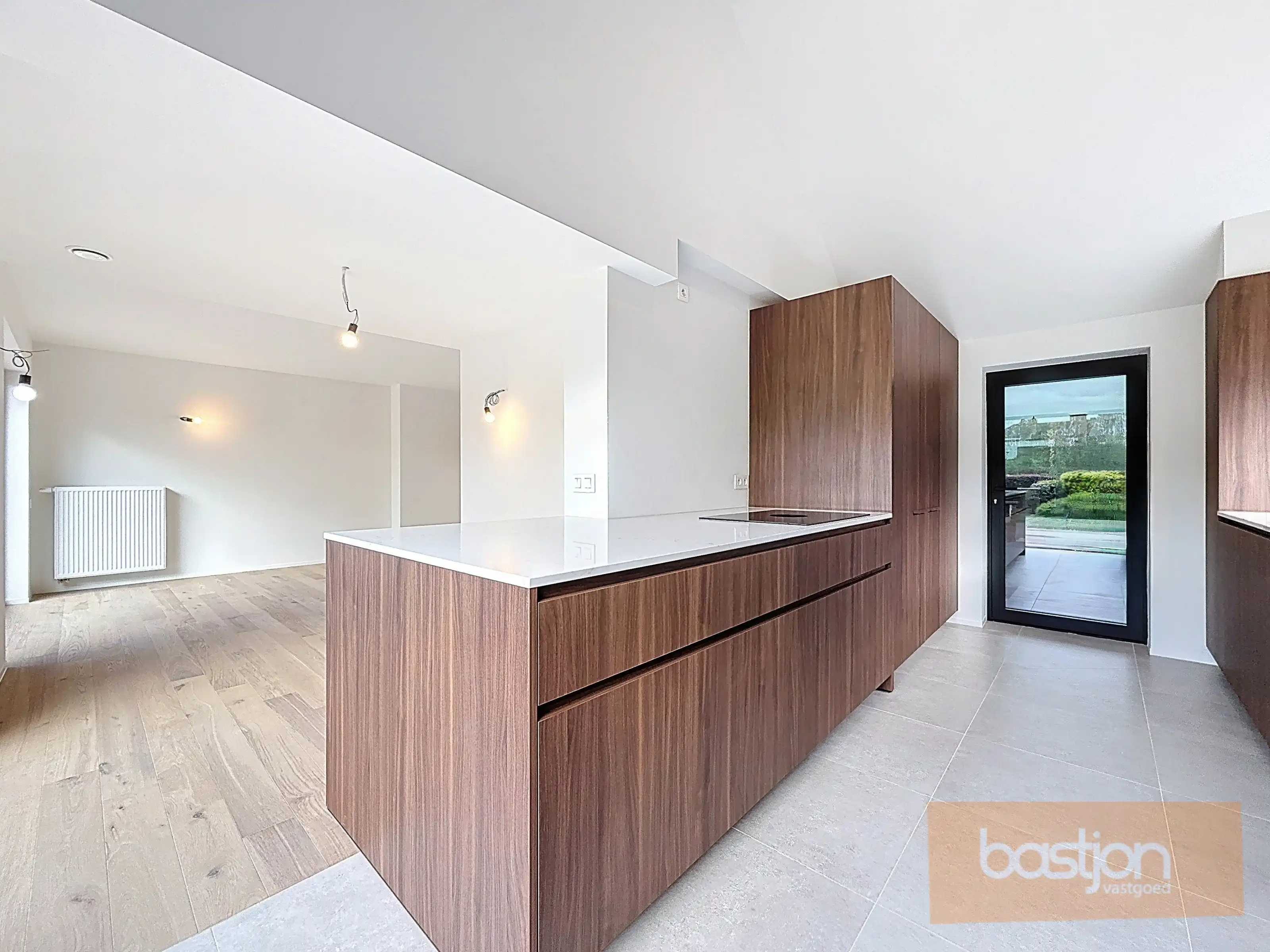 Volledig gerenoveerde, lichtrijke woning met uitzicht op het Preshoekbos foto 5