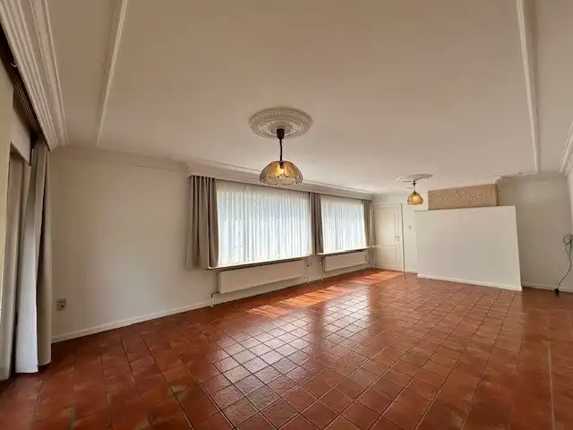 Halfopen woning met 3 slaapkamers, tuin en garage te Neeroeteren.  foto 4