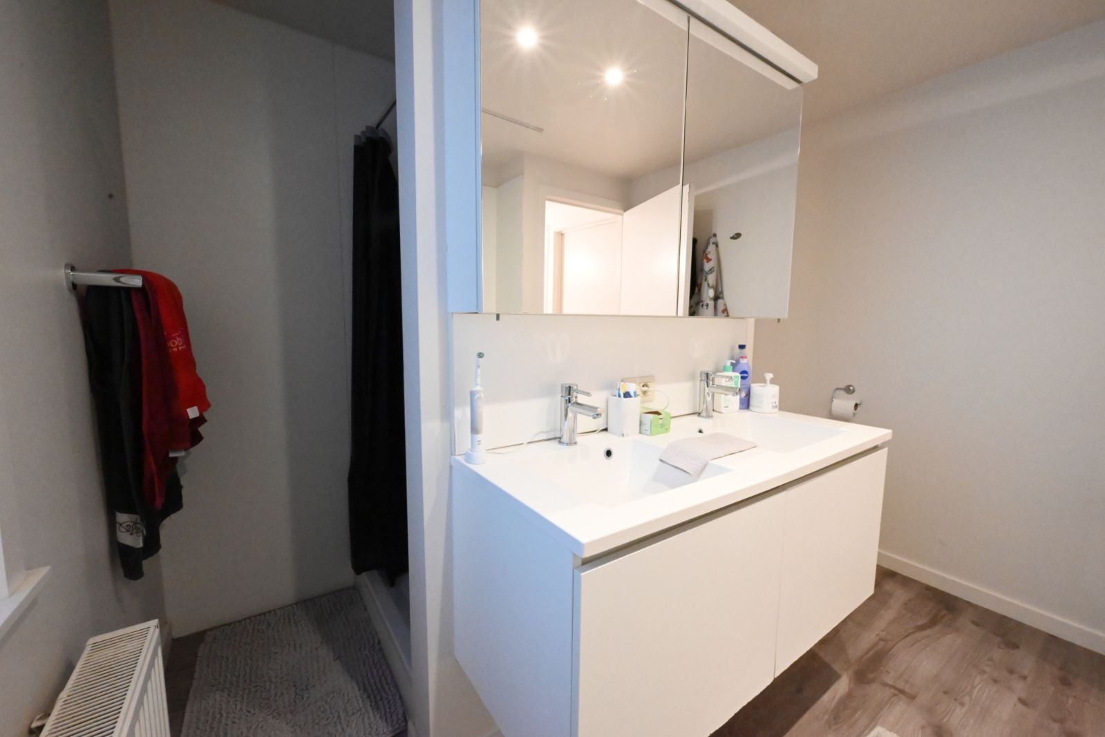 Ruime woning (HOB) met 4 slaapkamers in hartje Kachtem! foto 9