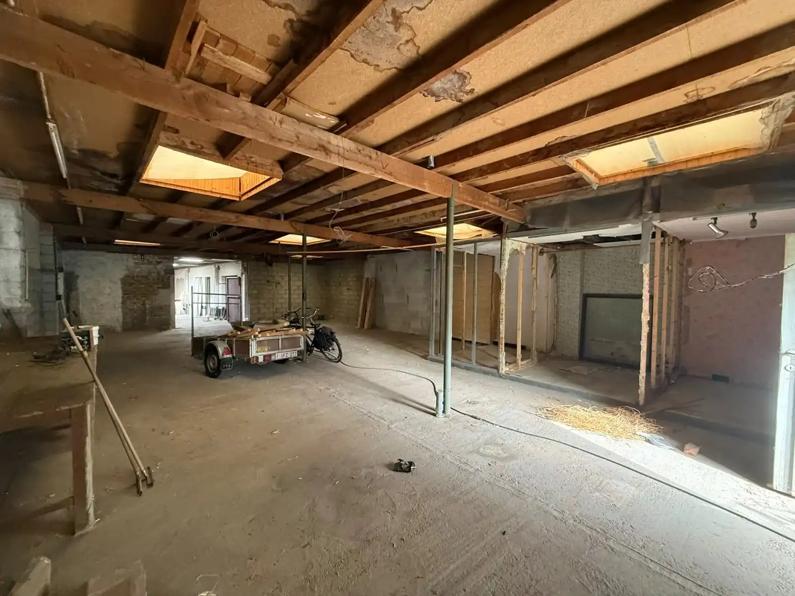 Ruime loods op gunstige locatie foto 5