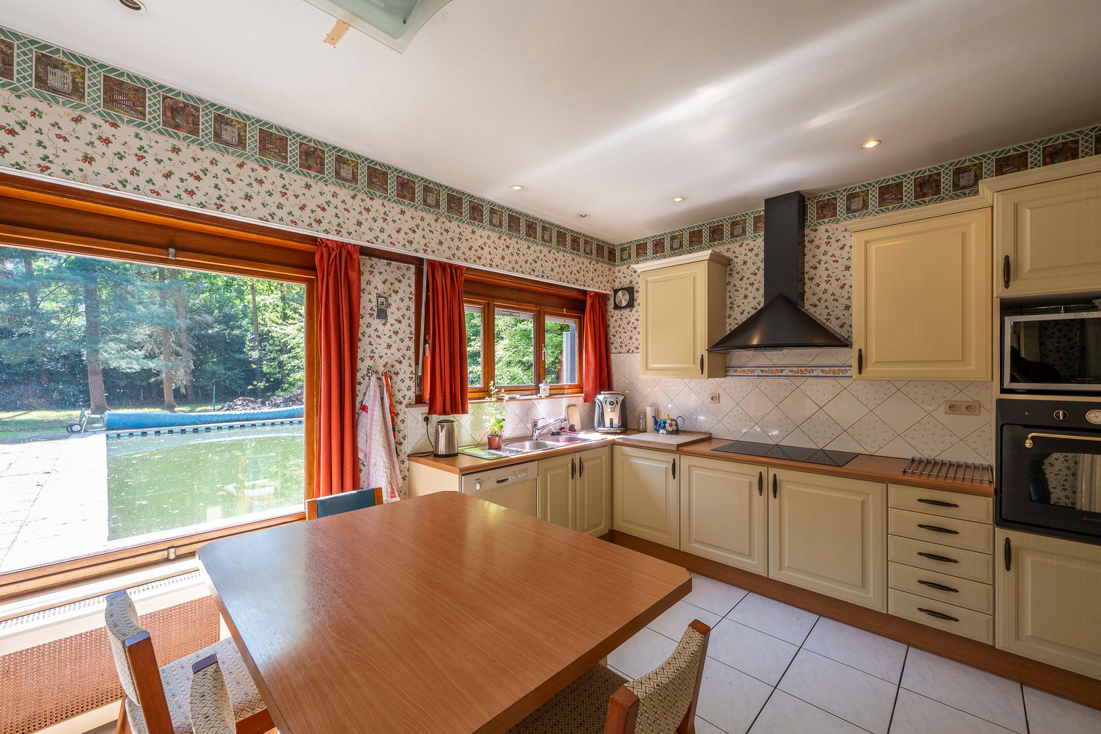 Unieke te renoveren villa op riant perceel foto 3