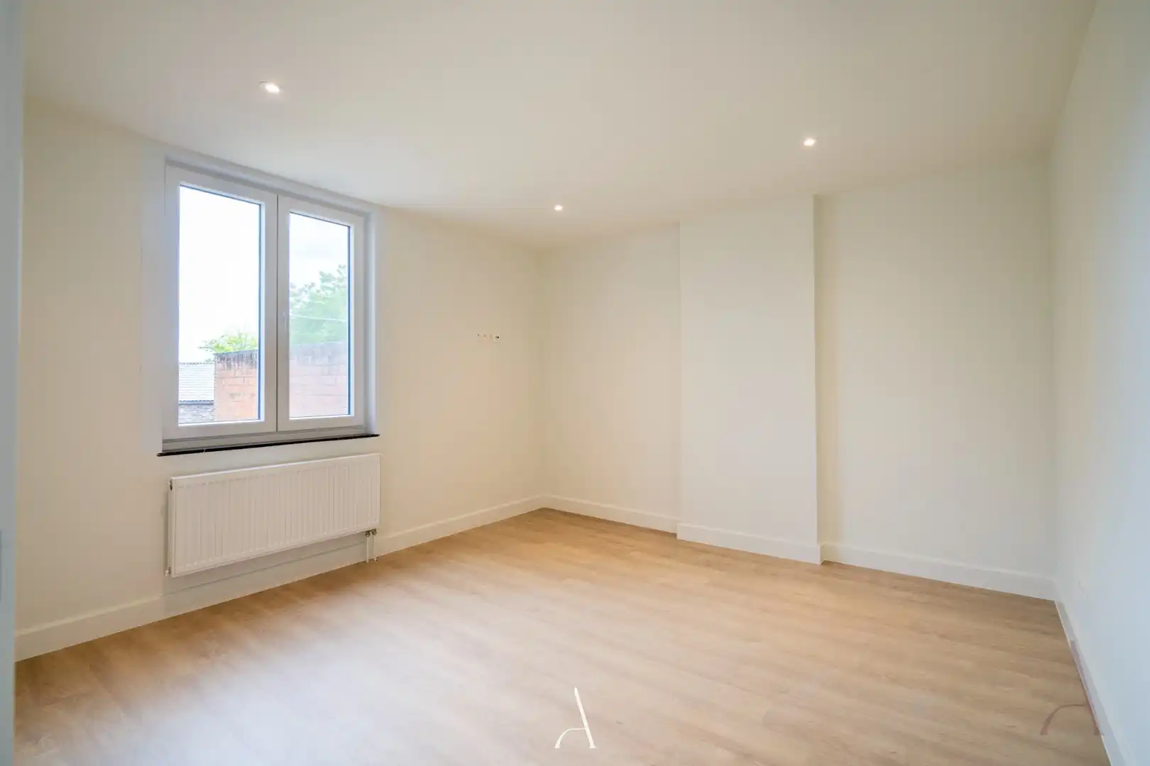Volledig gerenoveerde stadswoning van 269 m² met 6 slaapkamers en carport in het centrum van Maaseik foto 13