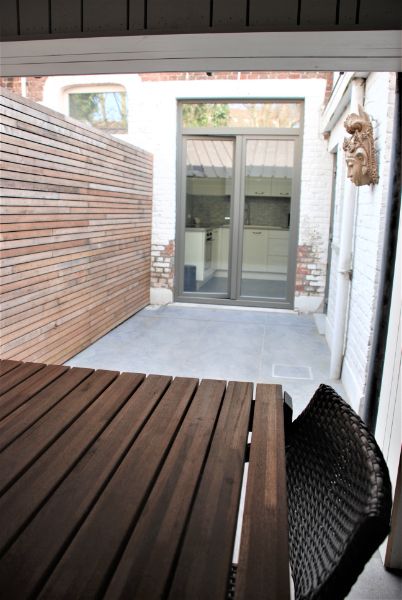 Volledig vernieuwde woning met binnenkoer foto 9