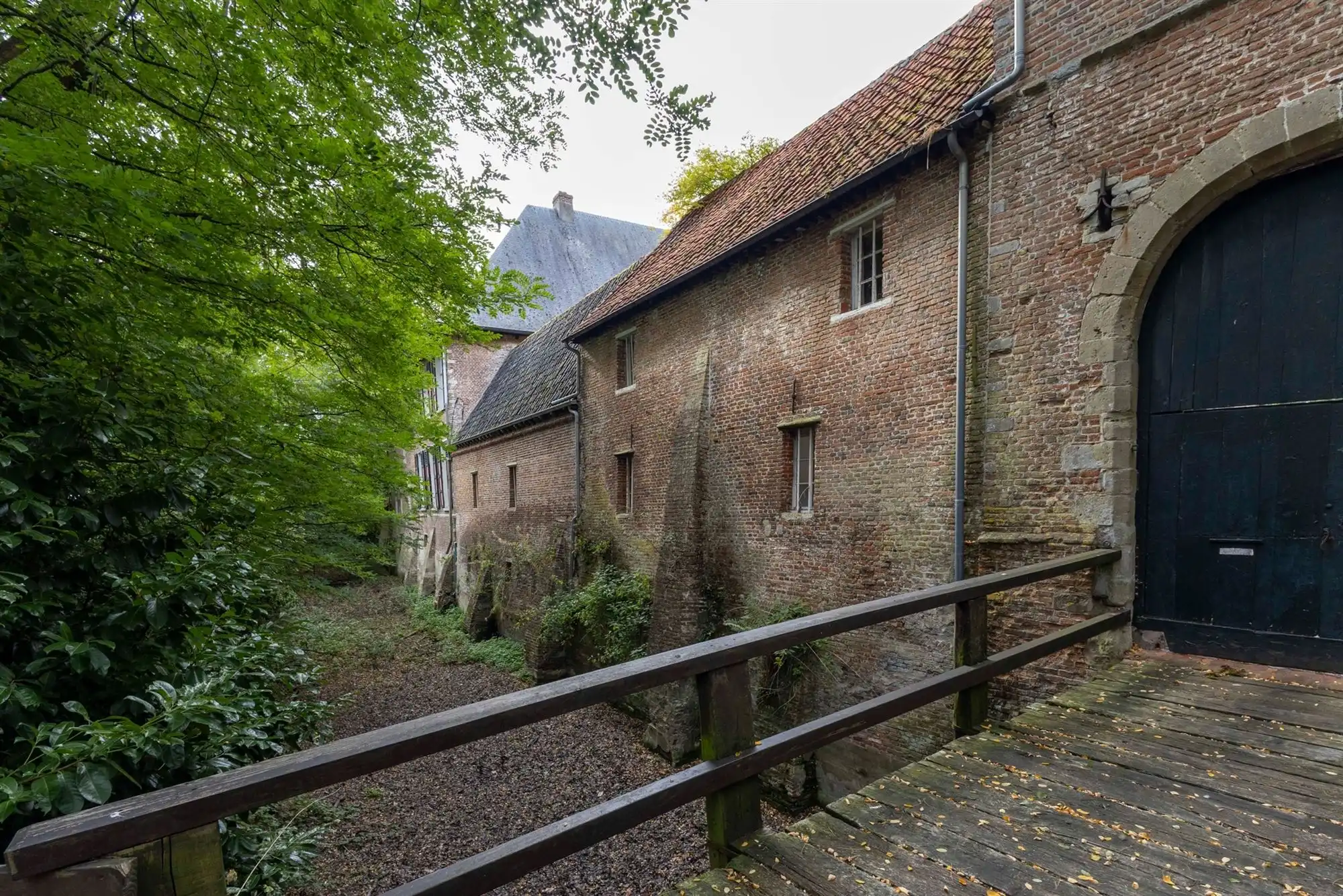 Kasteelhoeve op uniek perceel foto 19