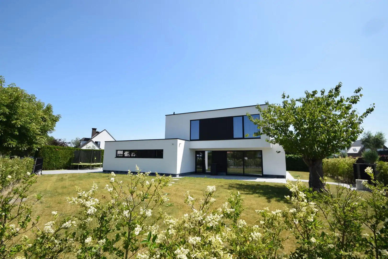 Alleenstaande moderne villa gelegen in een rustige residentiële omgeving te Knokke foto 23
