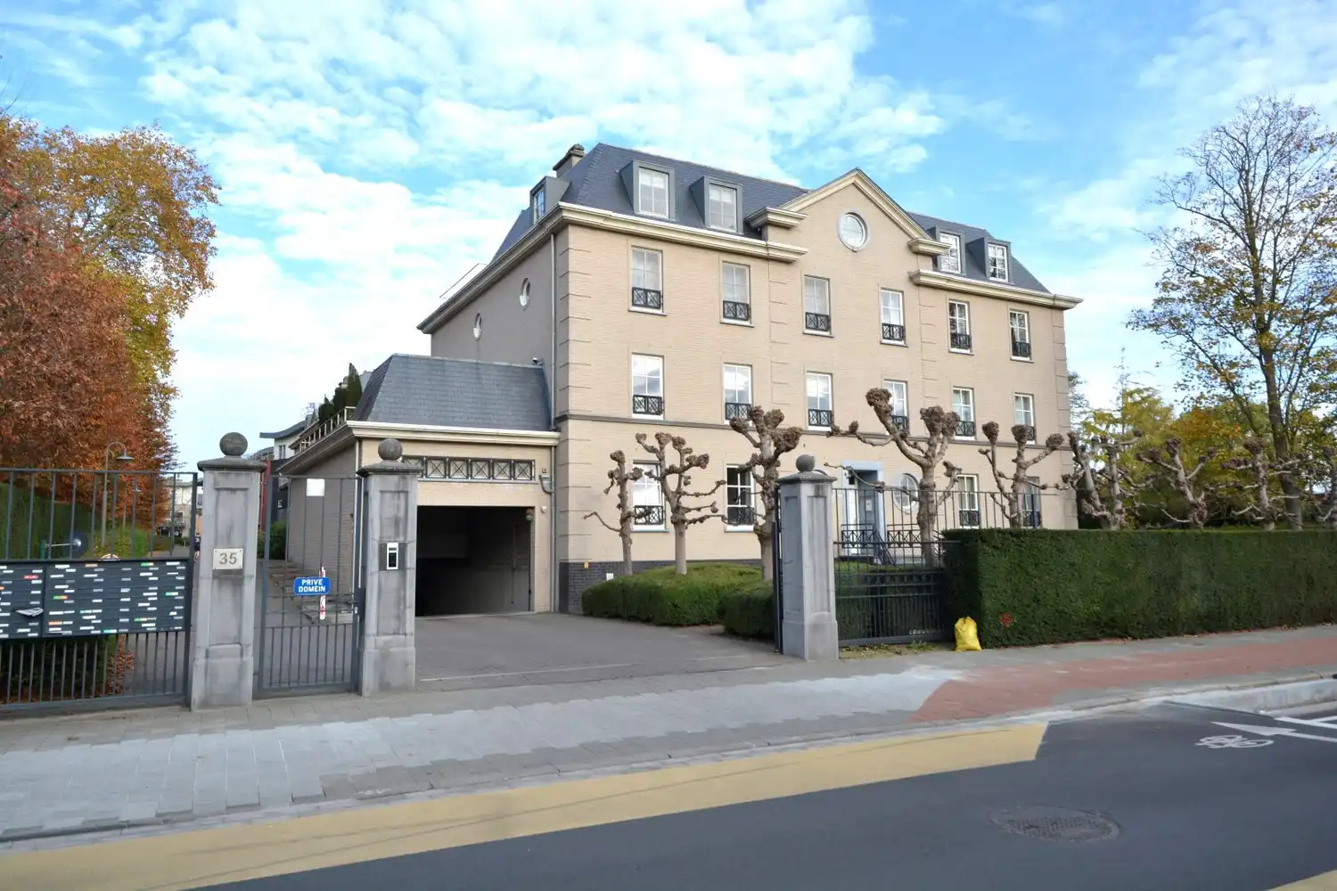 VERKOCHT! RUIM APP. IN PARKDOMEIN MET 3 SLK, 2 BADK. EN TERRAS! foto {{pictureIndex}}