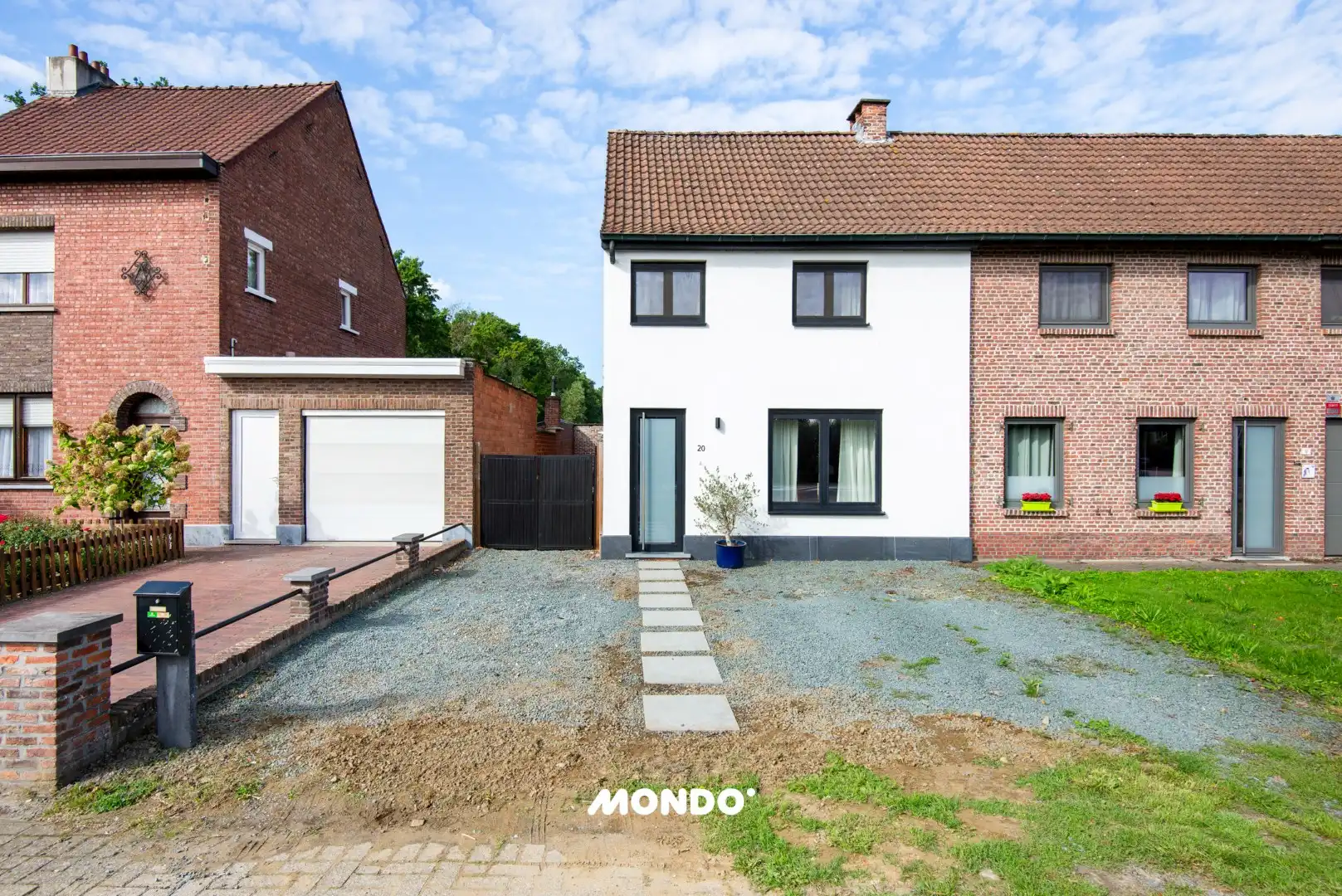 Instapklare halfopen woning met zonnige westgerichte tuin! foto 2