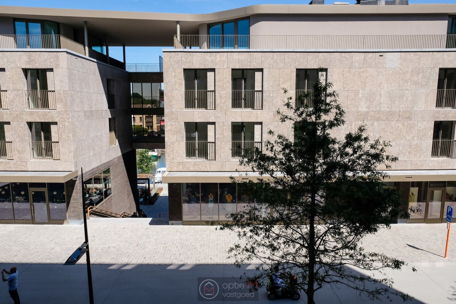 MOOI GELEGEN APPARTEMENT IN QUARTIER BLEU MET PARKING EN BERGING foto 7