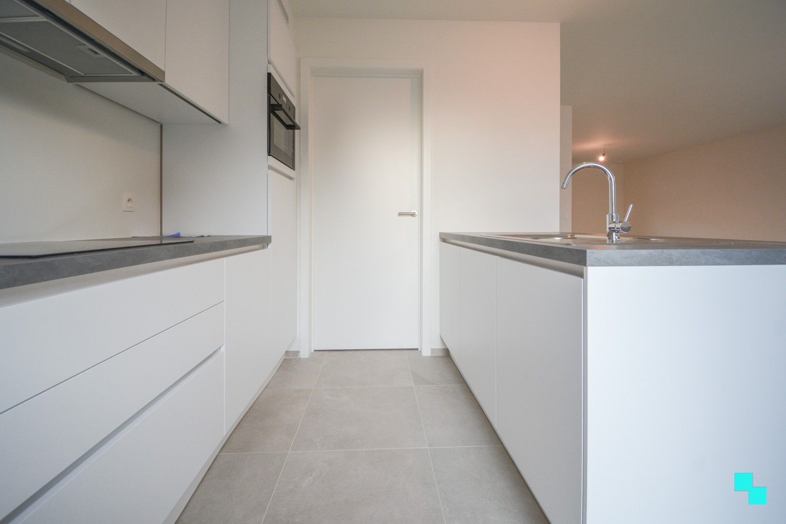 Volledig afgewerkte nieuwbouwwoning met carport te Sleihage foto 7