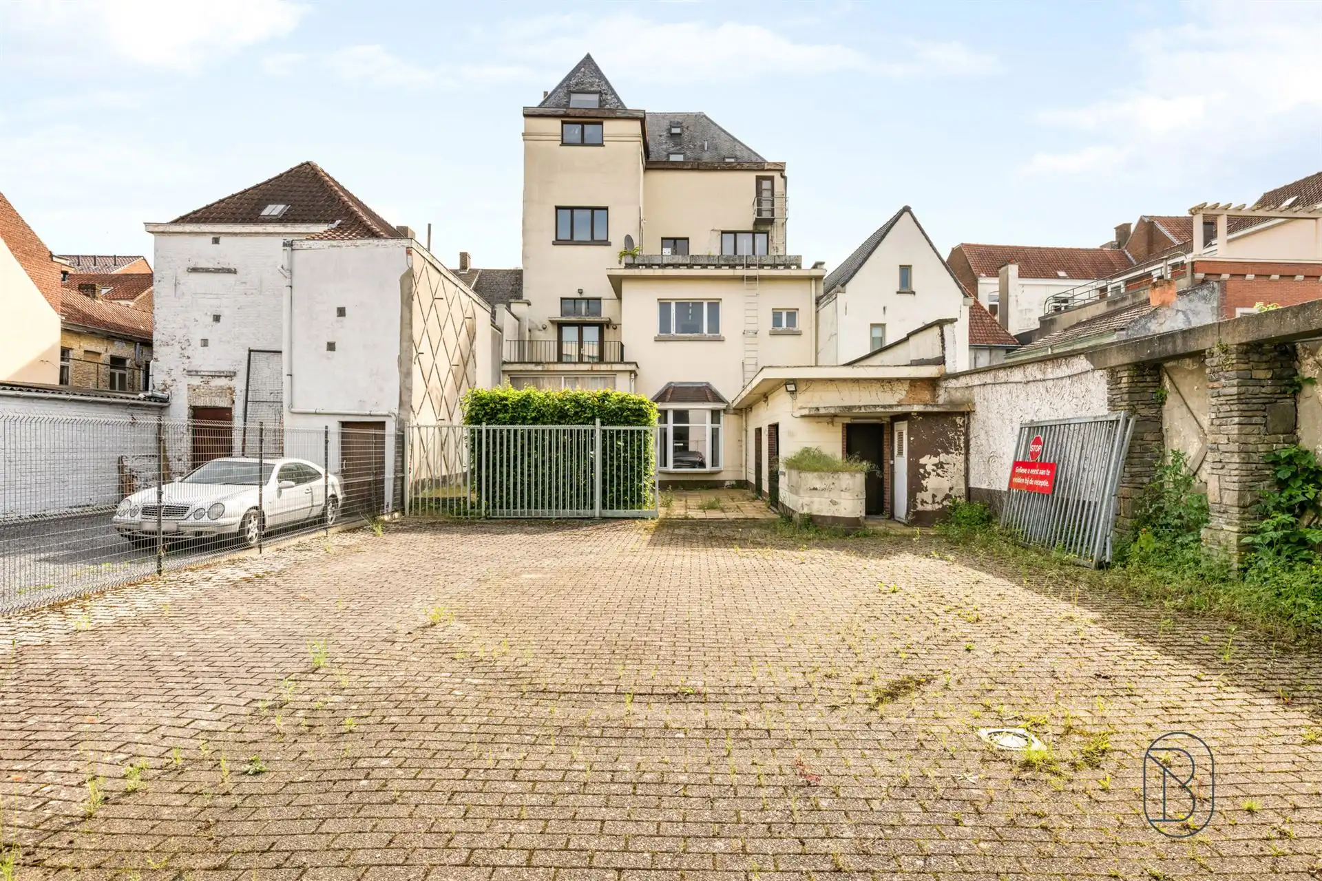 Authentieke herenwoning (6 appartementen, kantoor, parking) foto 29