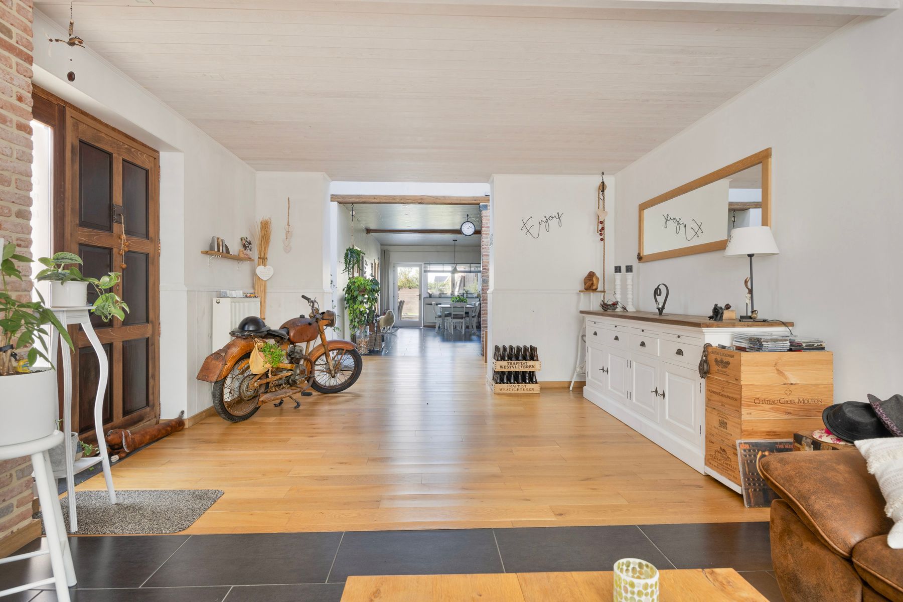 Perfect onderhouden woning met prachtige tuin foto 10