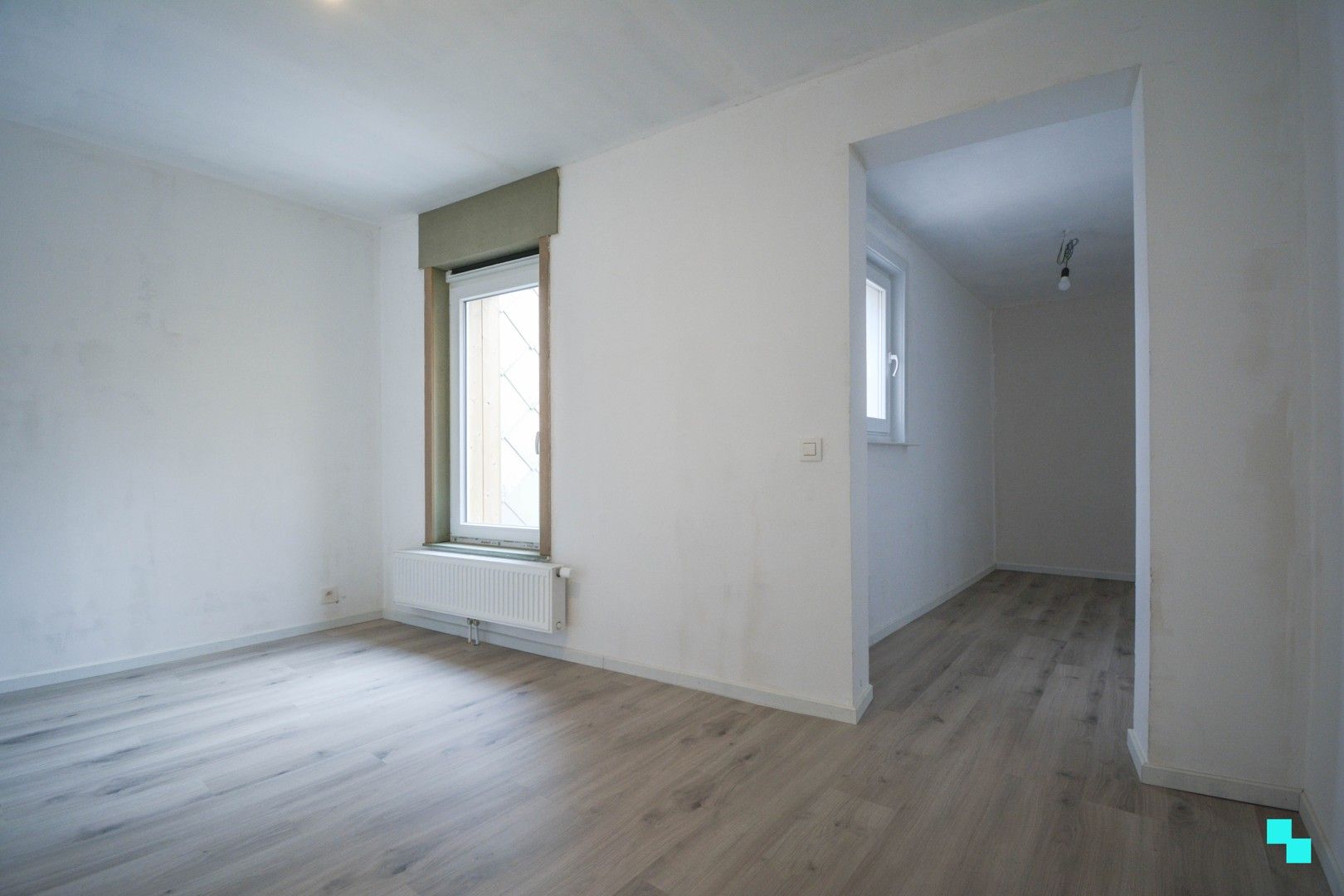 Totaal gerenoveerde woning met garage te centrum Roeselare foto 16