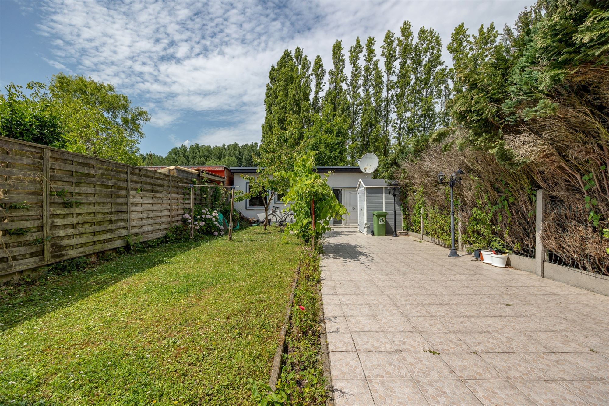 Instapklare woning met 6 slaapkamers en ruim aangelegde tuin foto 3