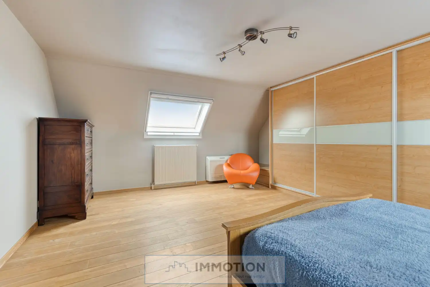 Ruim duplexappartement met dubbele garage in Kortrijk foto 16