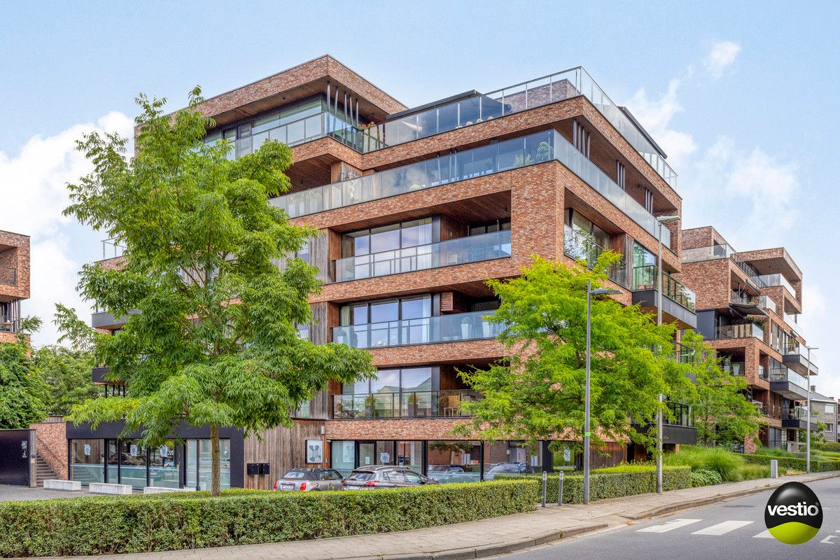 LUXUEUS APPARTEMENT VAN 147M² MET 2 SLK EN RUIM TERRAS IN CENTRUM. foto {{pictureIndex}}