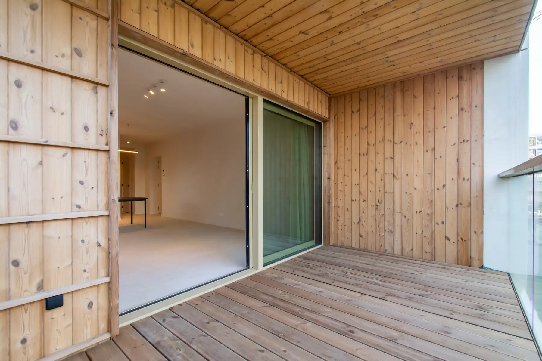 Ongemeubeld 3 slpk app. met mooi terrras foto 6