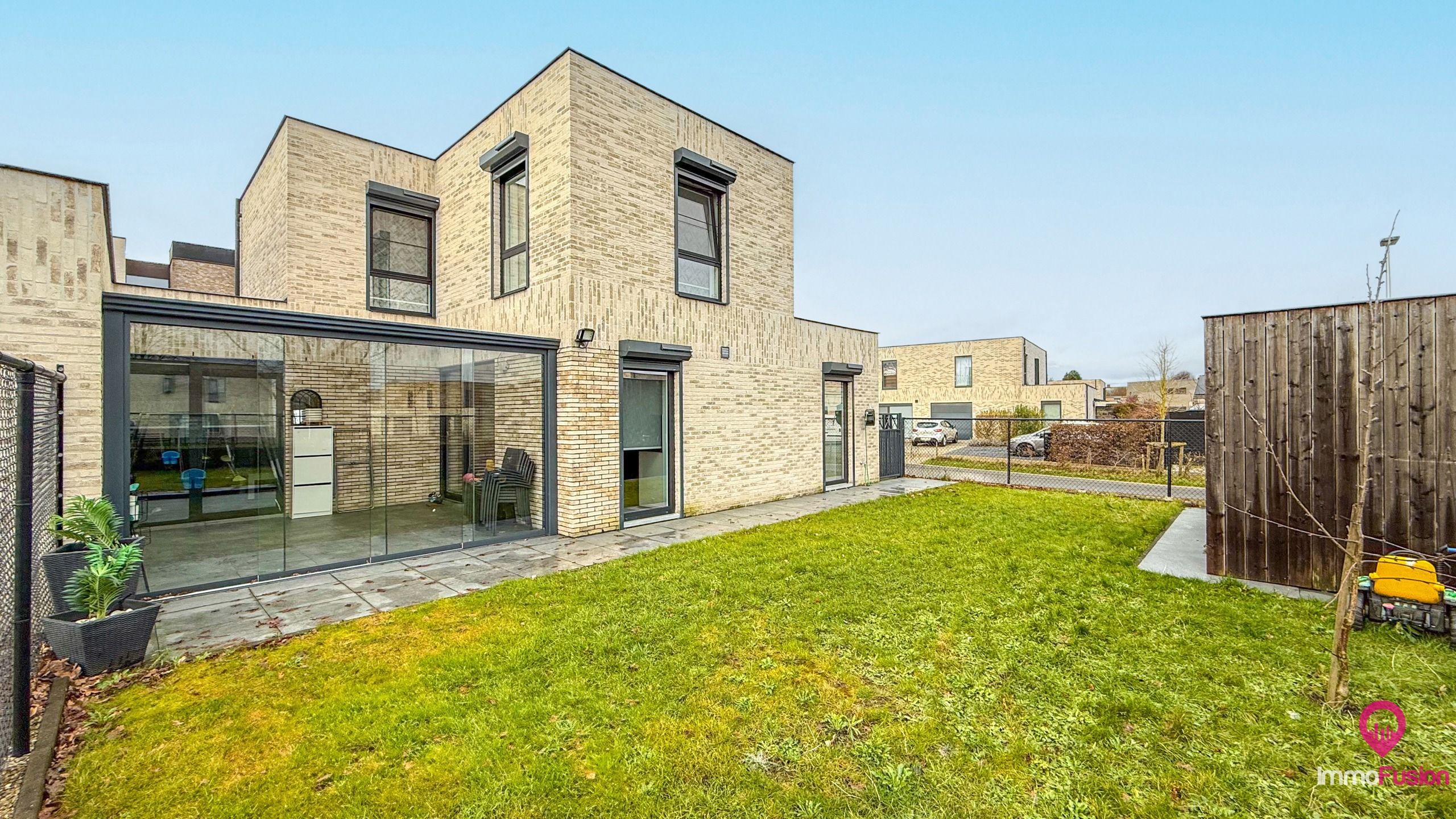 Recente halfopen woning met 2slpk en mooi tuin in Boekt! foto 38