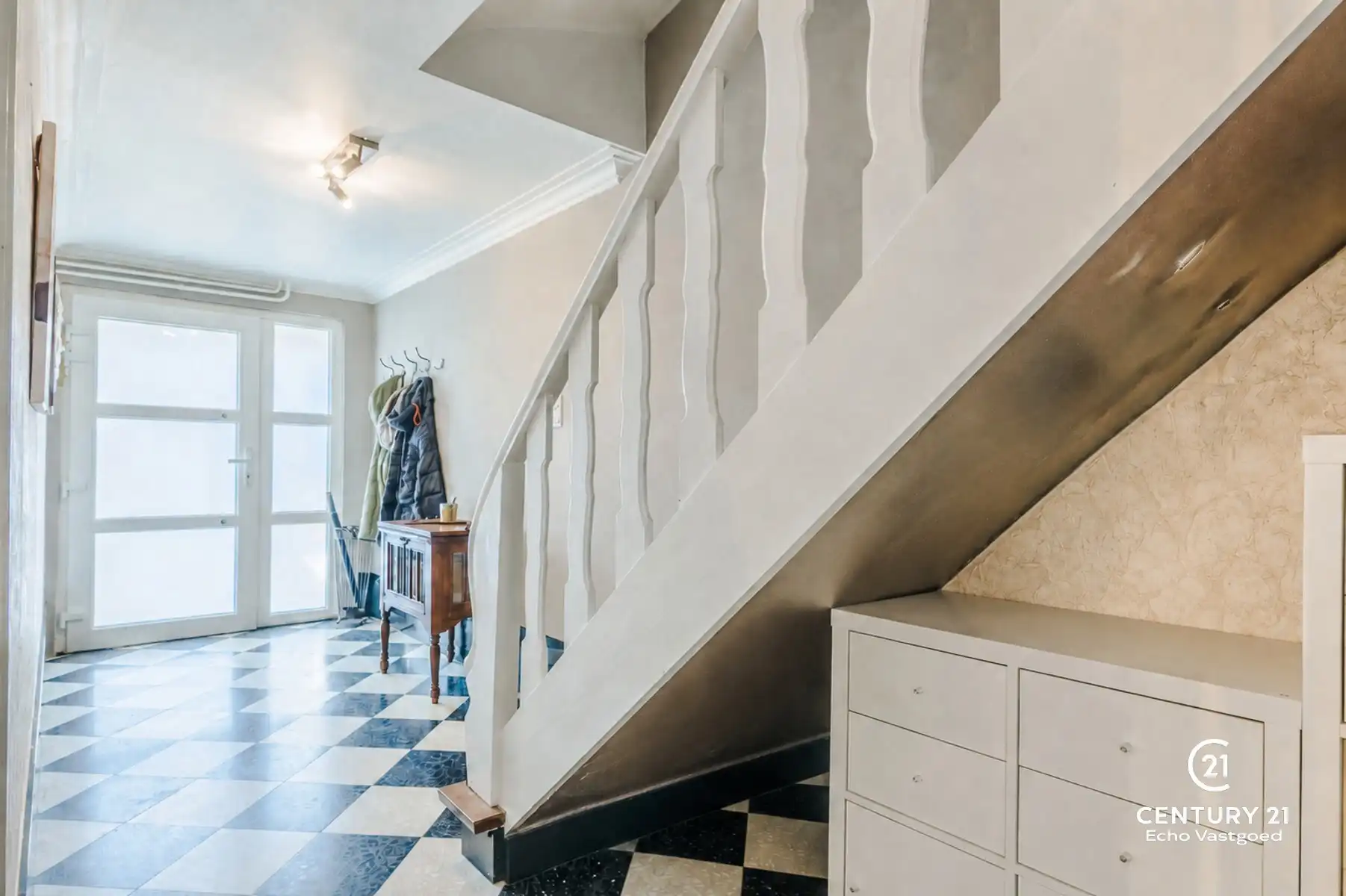 Instapklaar, energiezuinig wonen mét handelsruimte en garage foto 9
