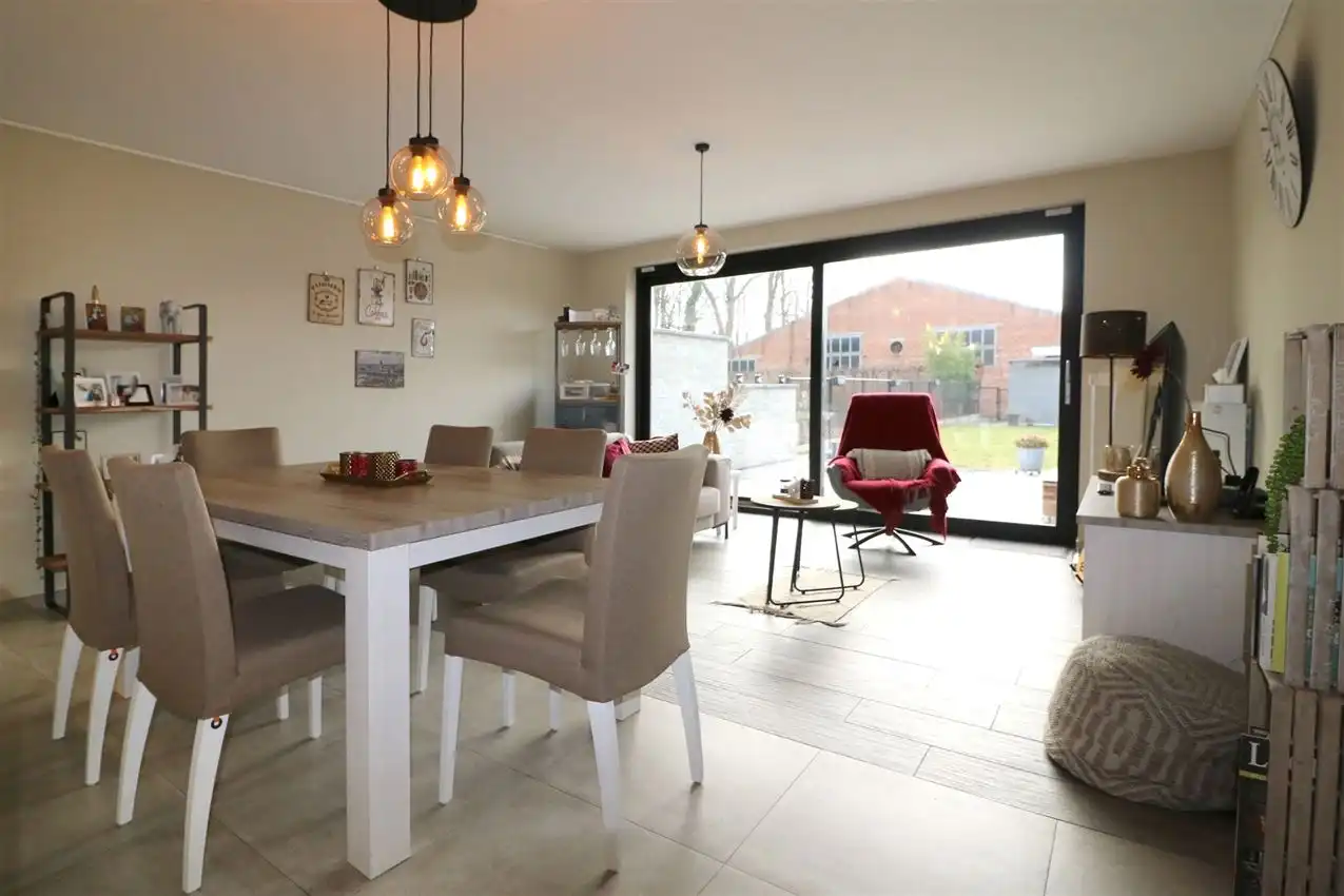 Gelijkvloers appartement met zuidgericht terras en tuintje, autostaanplaats foto 6