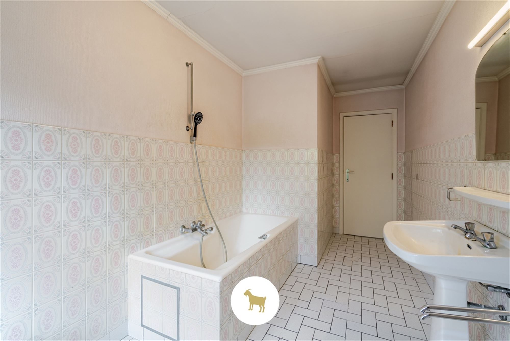 Te renoveren RUIME ALLEENSTAANDE VILLA met 4 SLAAPKAMERS, BUREAU en GARAGE op een prachtig zuidwestgericht PERCEEL van 1.300 m² foto 21