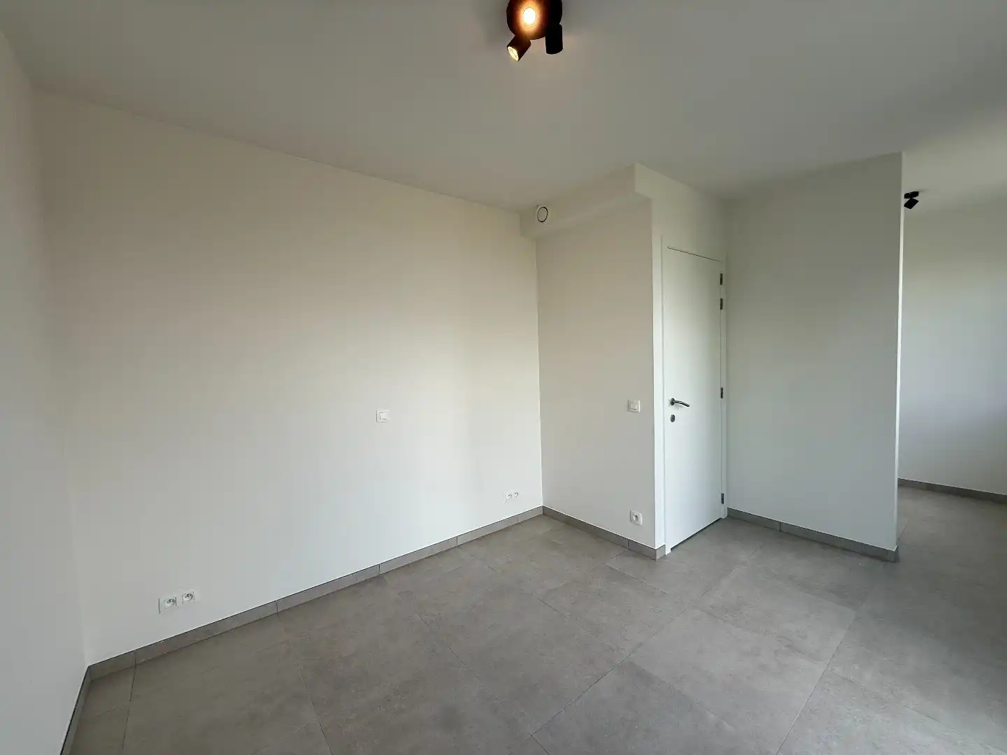 Nieuwbouwappartement met autostandplaats te Izegem  foto 15