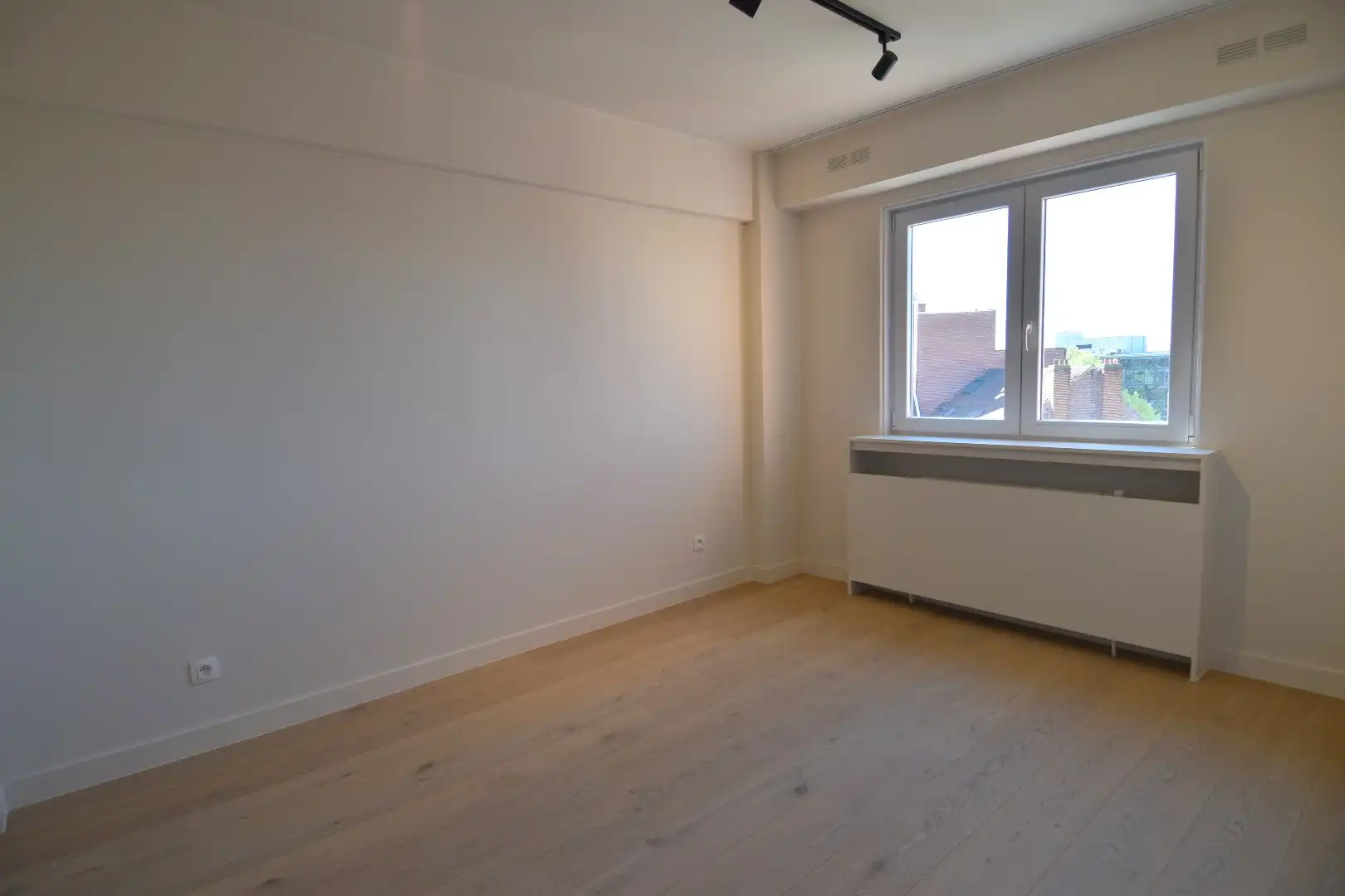 Gerenoveerd appartement met 2 slaapkamers en 2 terrassen foto 7