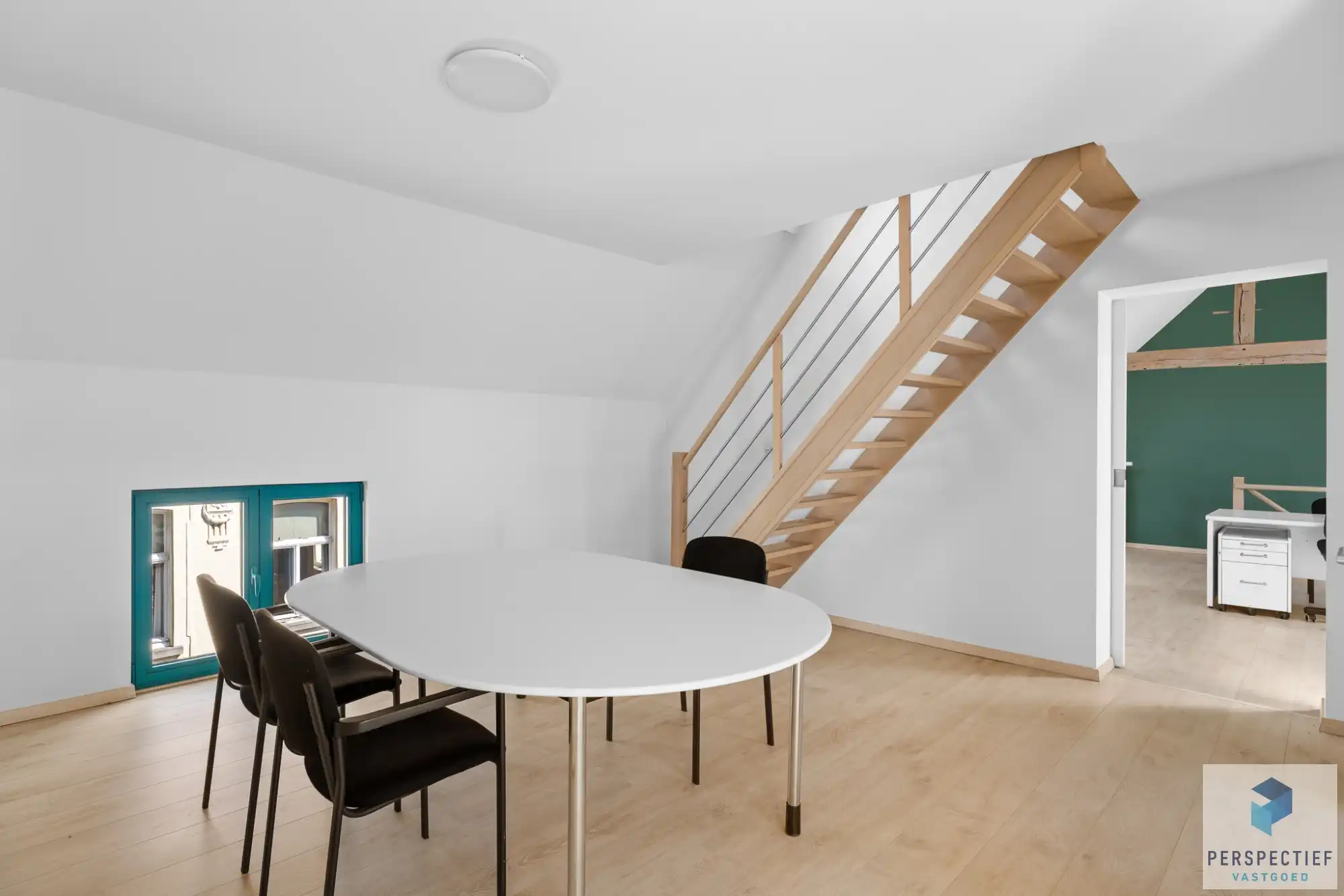 Veelzijdig handelshuis/kantoorgebouw foto 20