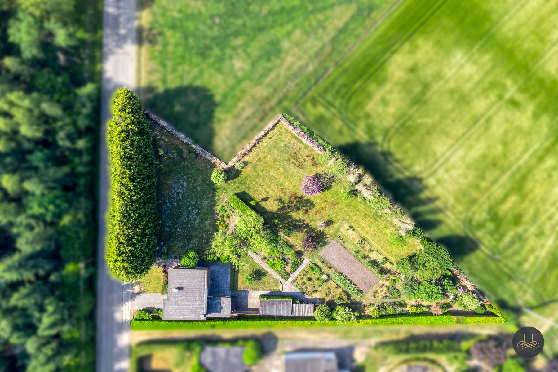 Charmant ruime renovatiewoning gelegen op een enorm perceel foto 38