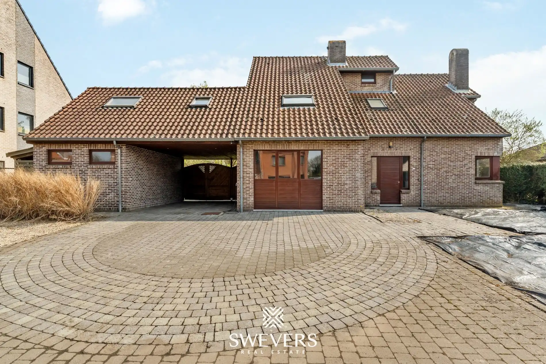 Zeer ruime woning met praktijkruimte op 28a 69ca in Heusden-Zolder foto {{pictureIndex}}