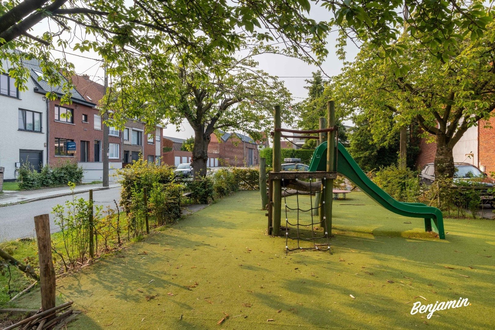 Instapklare woning met 3 slaapkamers, 2 badkamers, garage en tuin in Pius X-wijk te Kortrijk foto 23