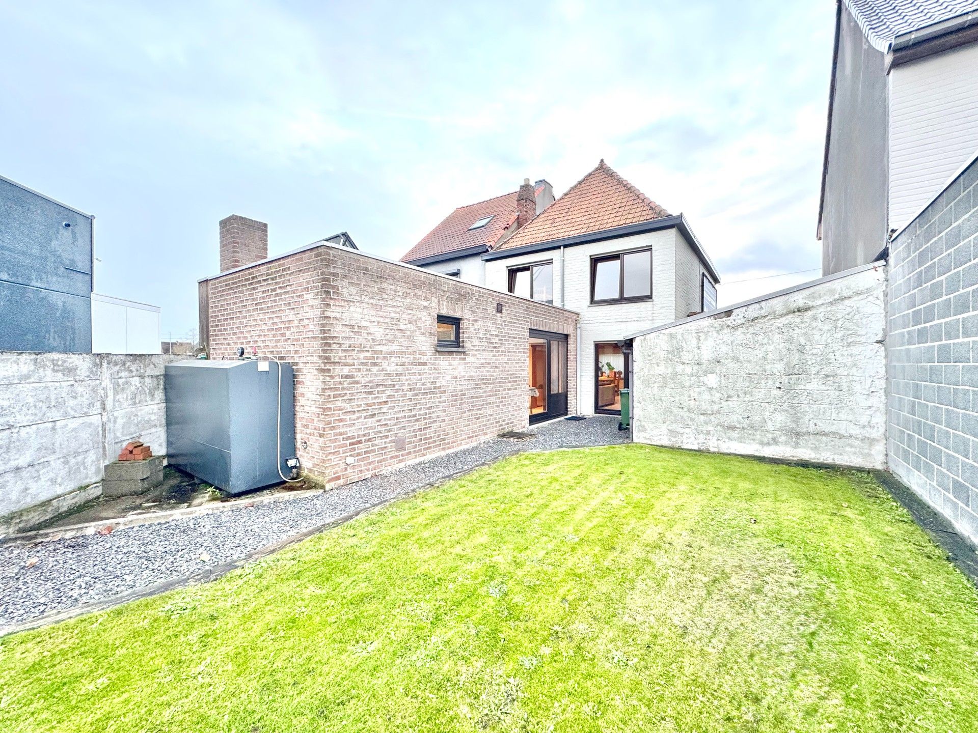 WONING MET TUIN & GARAGE OP 240 M² foto 2