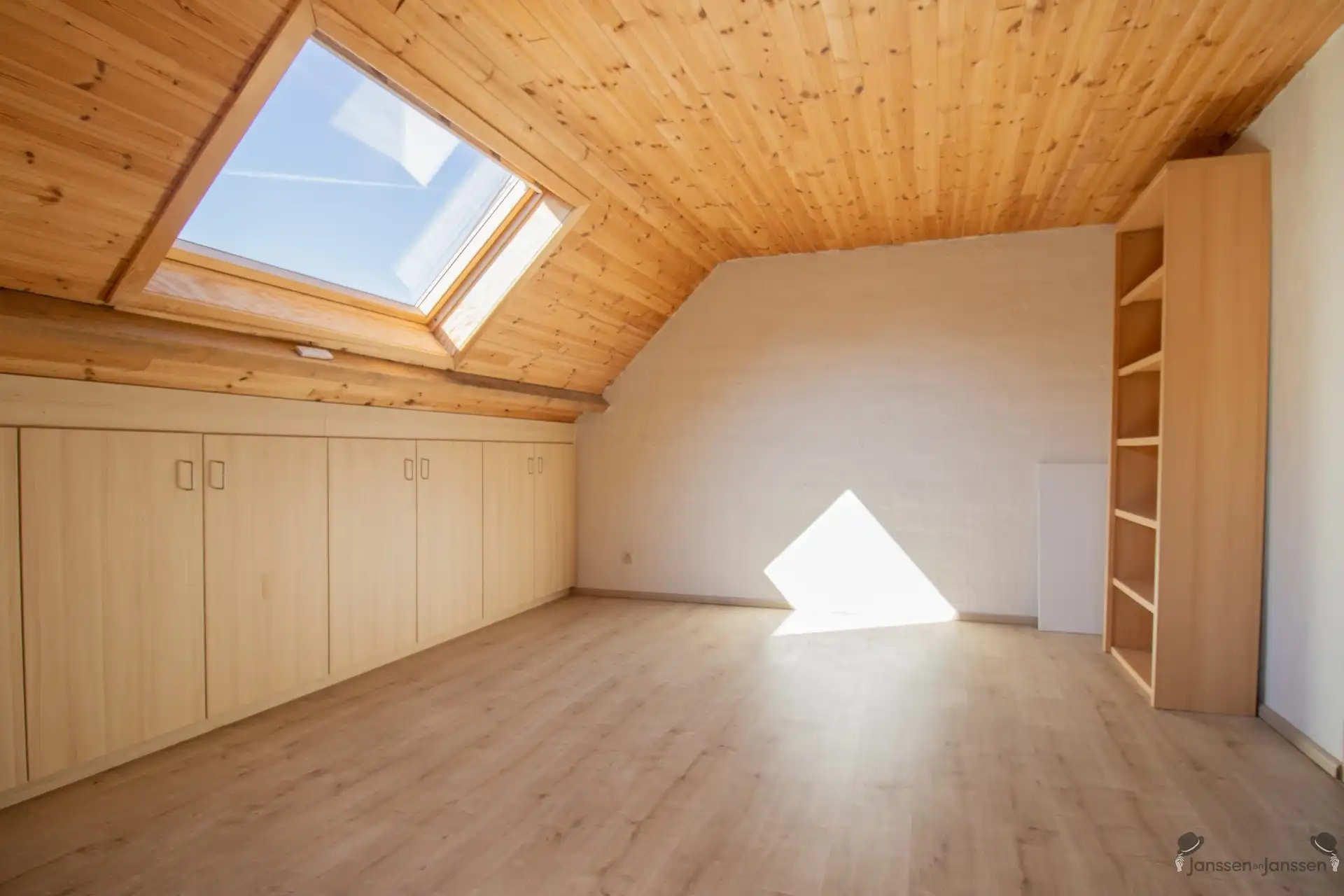 Centraal gelegen recente HOB met min. 5 slaapkamers op 819 m² foto 16