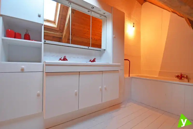 Idyllische woning met prachtige tuin foto 15