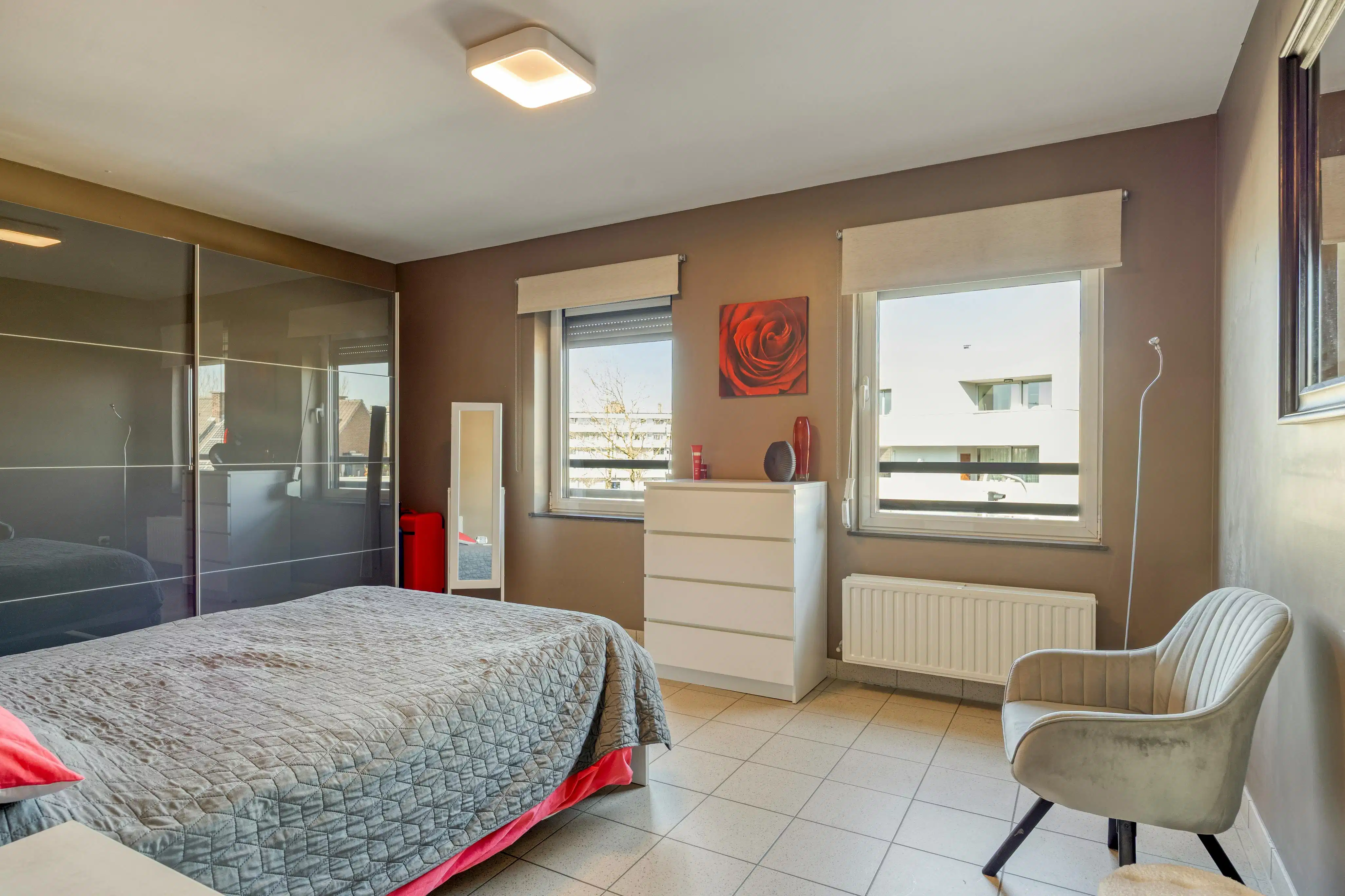 Goed onderhouden, ruim appartement te koop in centrum Maaseik foto 11