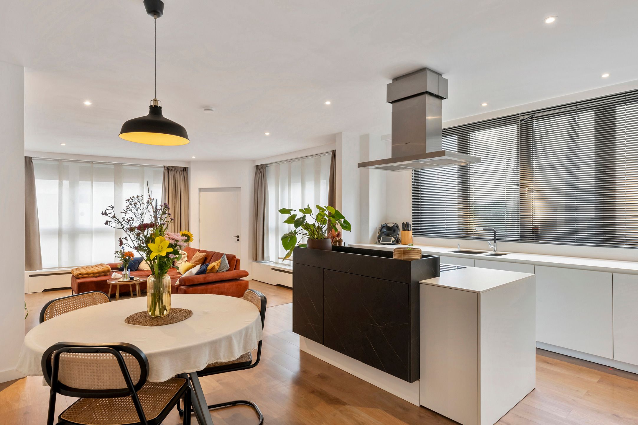 Instapklaar ruim gelijkvloers appartement in hartje Zurenborg foto 8