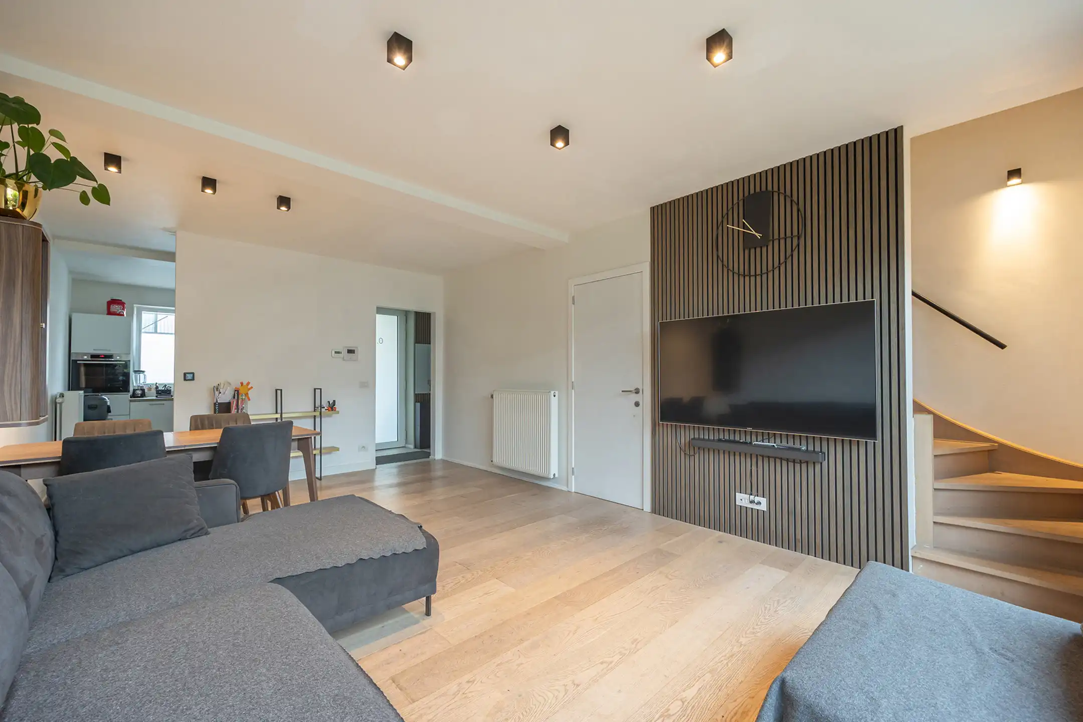 Gezinswoning met tuin in Melrose Park foto {{pictureIndex}}