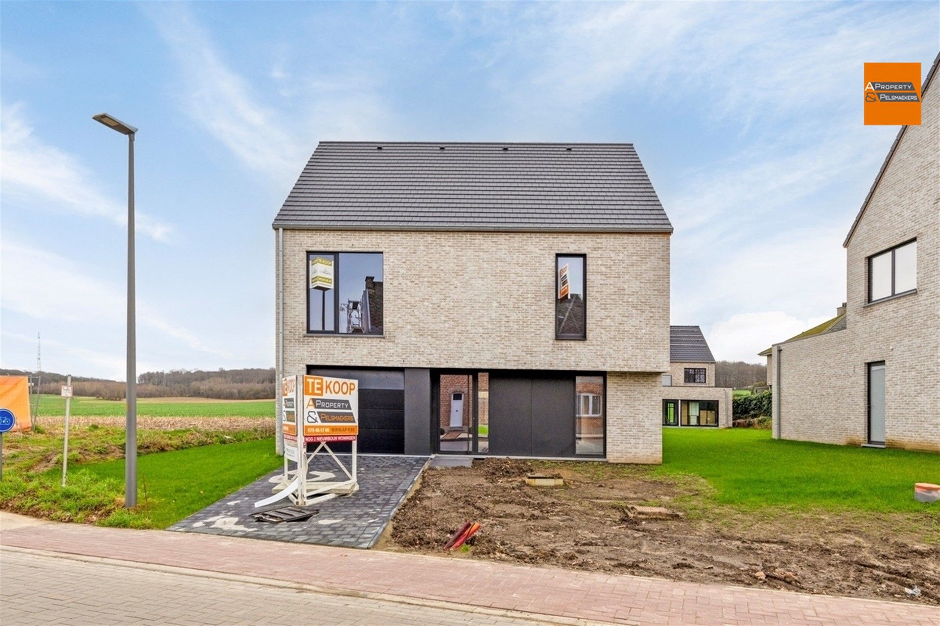 Ruime nieuwbouw villa met 4 slaapkamers foto 3