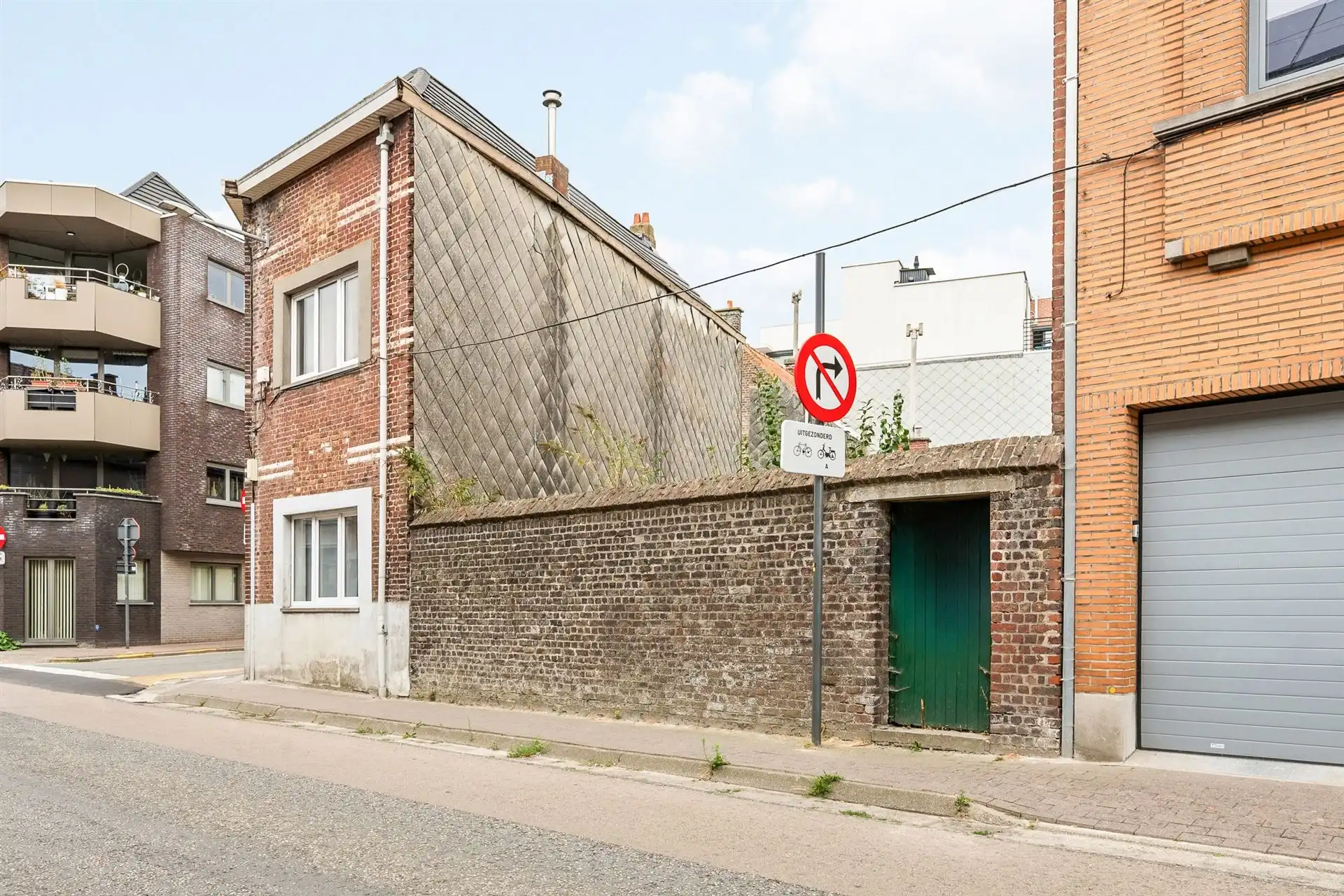 Goedgelegen degelijke woning met extra bouwgrond foto 3
