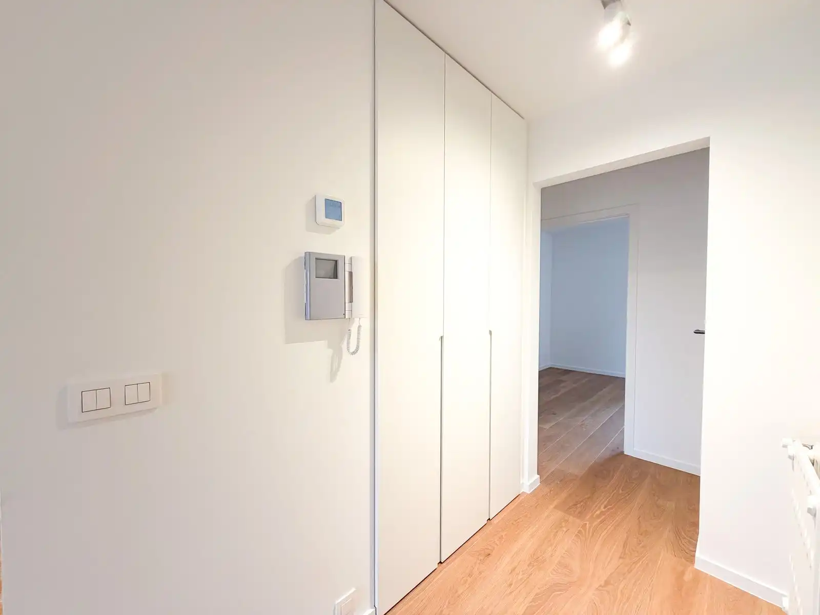 Lichtrijk en volledig gerenoveerd appartement met 2 slpk en open groenzicht foto 7