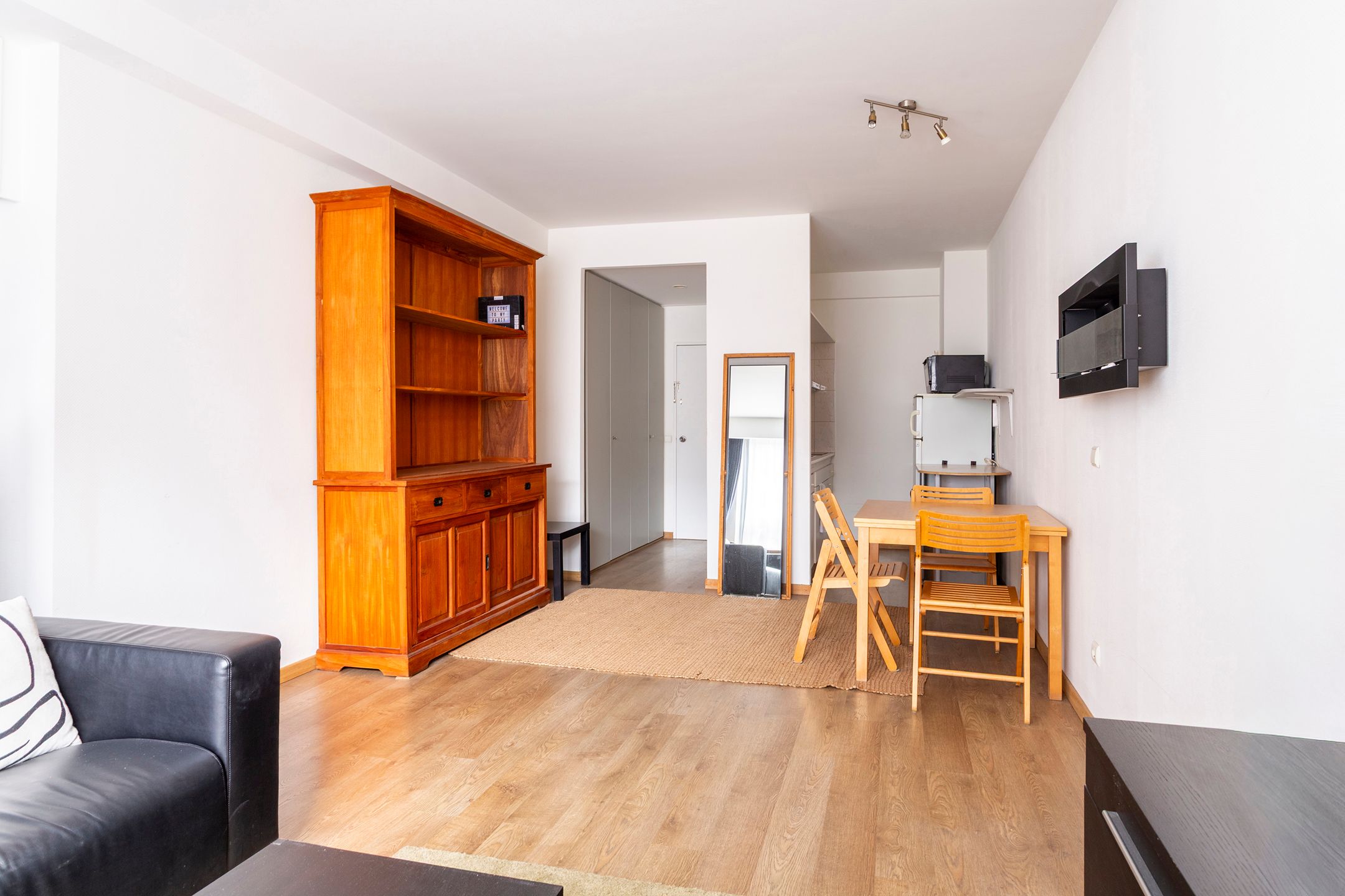 volledig gemeubeld studioappartement aan het Theaterplein foto 6