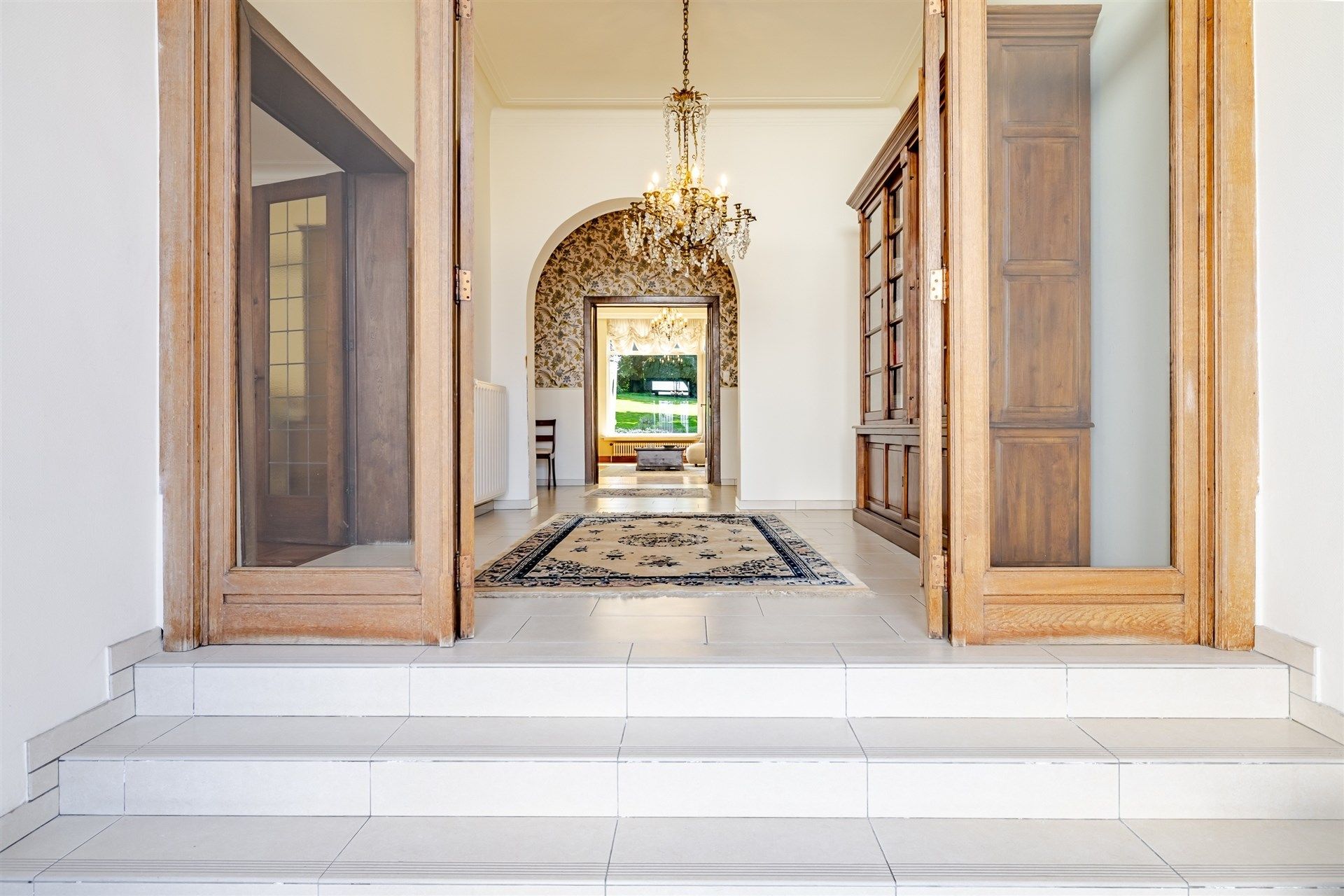 Exclusief herenhuis in neoclassicistische stijl met prachtige tuin foto 14