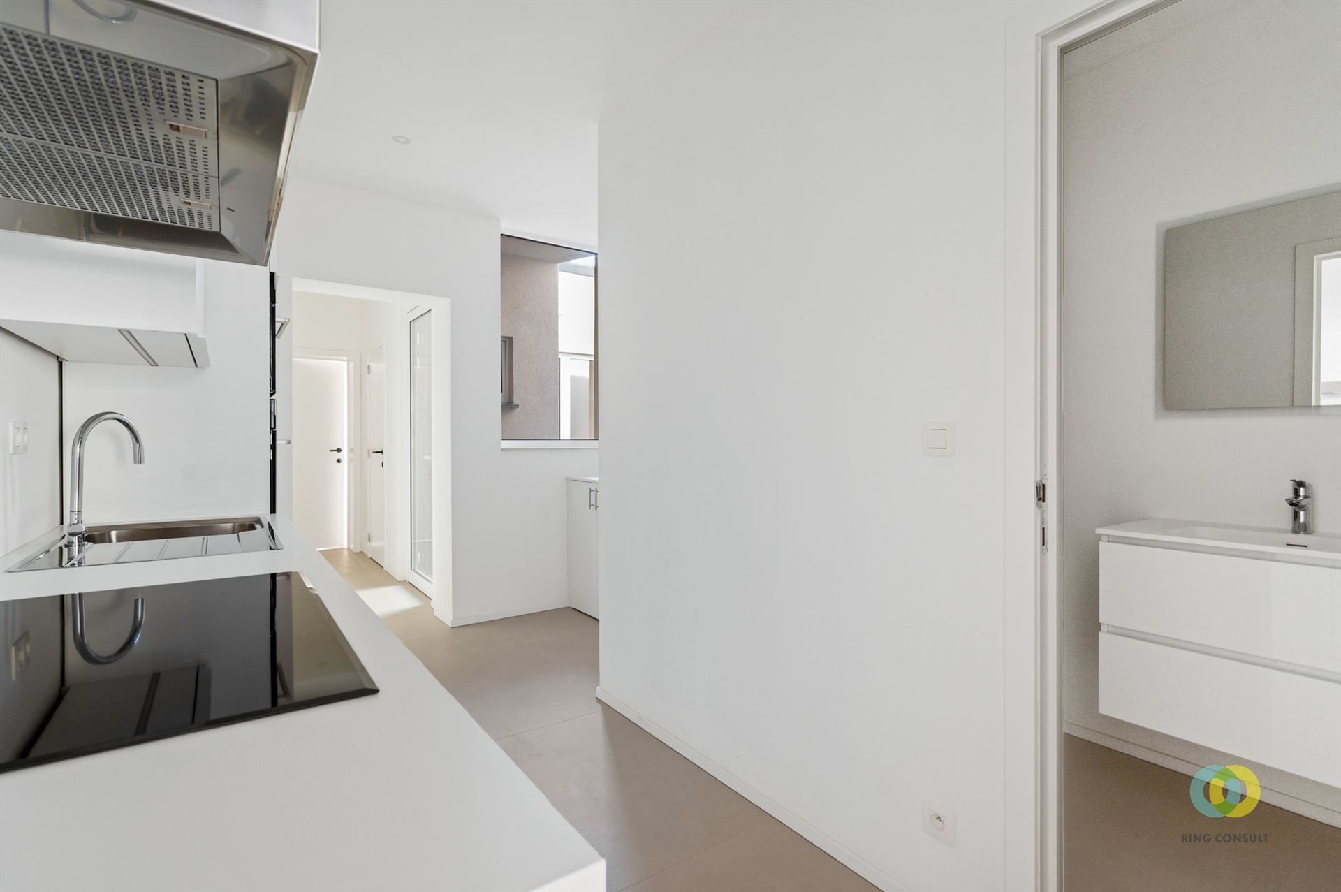 Gerenoveerd appartement met twee slaapkamers foto 4