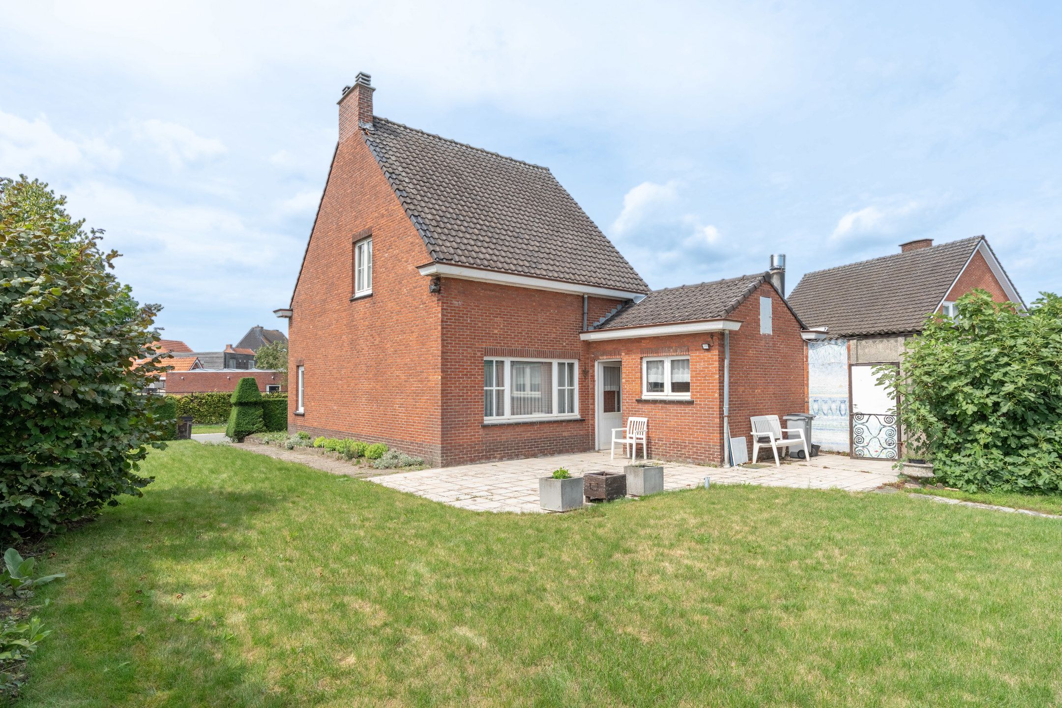 Te renoveren charmante woning met 3 slpks op 614 m² foto 3