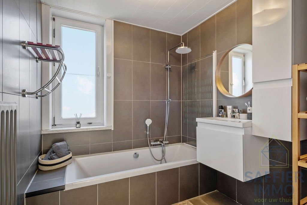 Instapklaar en volledig gerenoveerd appartement te koop in Roeselare foto 16